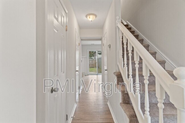 Building Photo - 622 Aubrey Dr