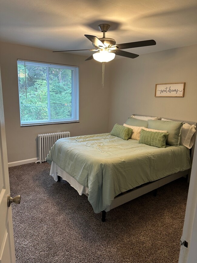 1BR with den - 660SF - Hyde Park Commons - HPA