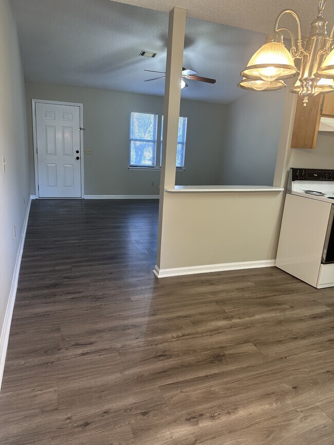 Foto del edificio - 1428 Central Ln