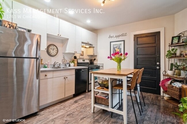 Foto del edificio - 1741 W Chicago Ave