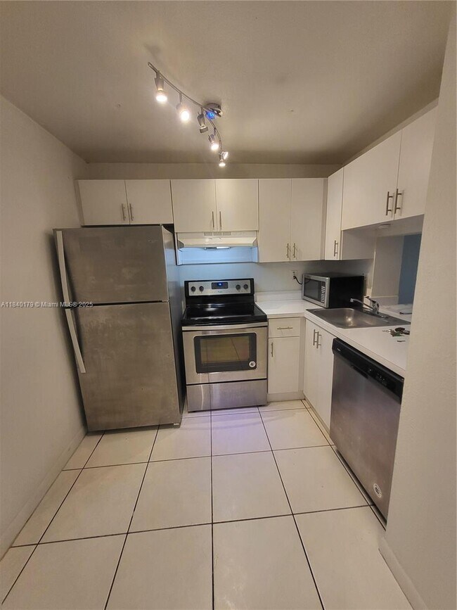 Foto del edificio - 9360 Fontainebleau Blvd