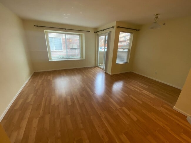 Building Photo - GREAT LOCATION 2 Bed 2 Bath Condo in Hunter's Ridge-Available Now!