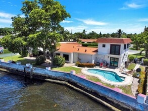 Building Photo - 1901 N Riverside Dr