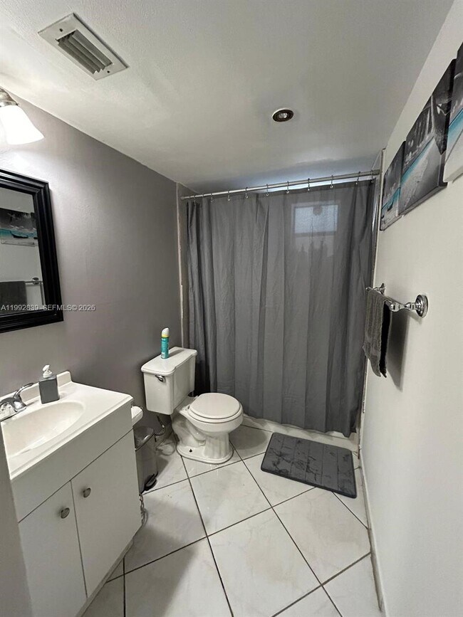 Foto del edificio - 17000 NW 67th Ave