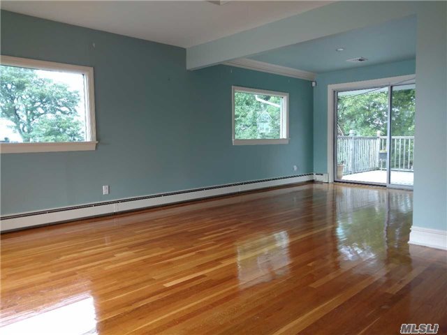 Building Photo - 6 Seawanhaka Pl