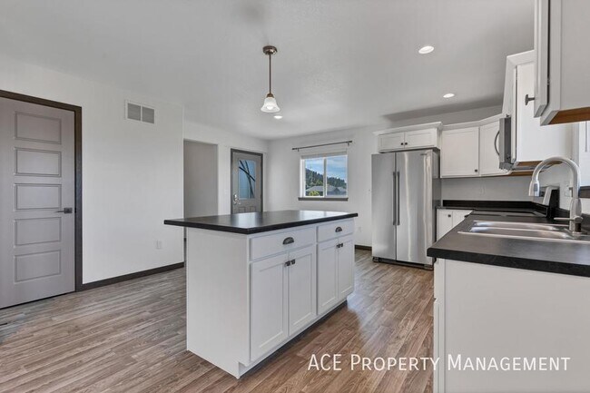 Foto del edificio - 1740 Harmony Heights Ln