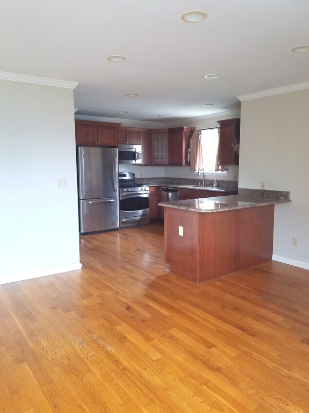 Primary Photo - 258 Longstreet Ave