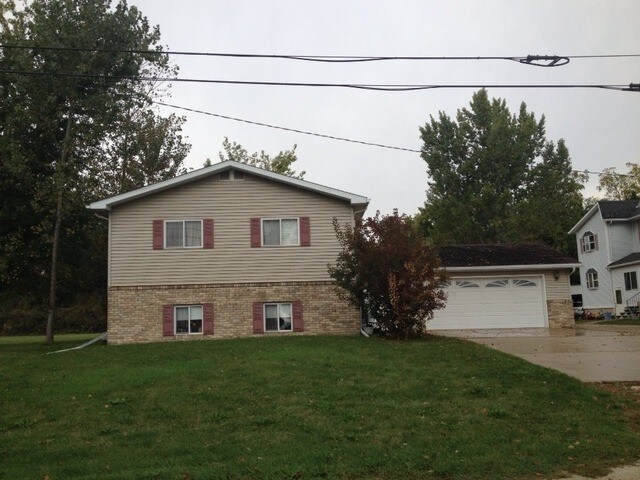 Primary Photo - 551 E Dover Rd