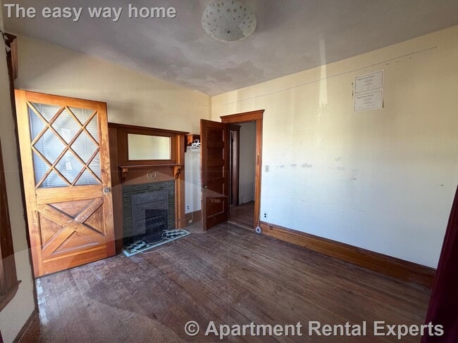 Building Photo - 1040 Broadway