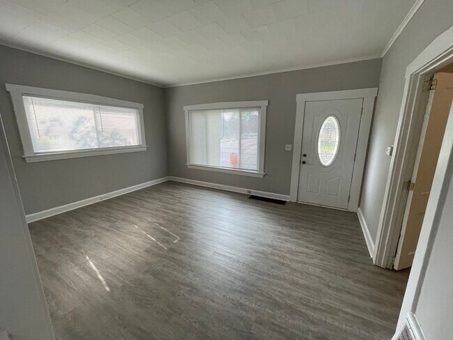 Building Photo - John Ball Park 4 bedroom 1.5 Bathroom Home