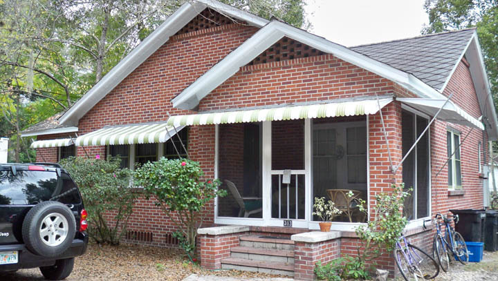 Primary Photo - Beautiful Brick House Within Walking Dista...