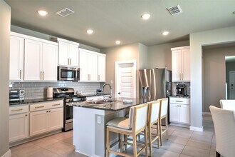 Building Photo - 7215 Clearwater Cv Dr