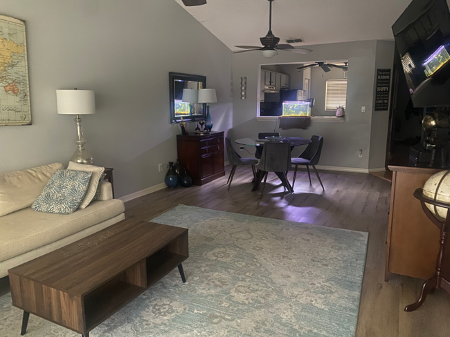 Foto del edificio - 621 Squire Cir