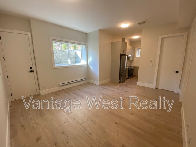 Building Photo - 830 Westview Way