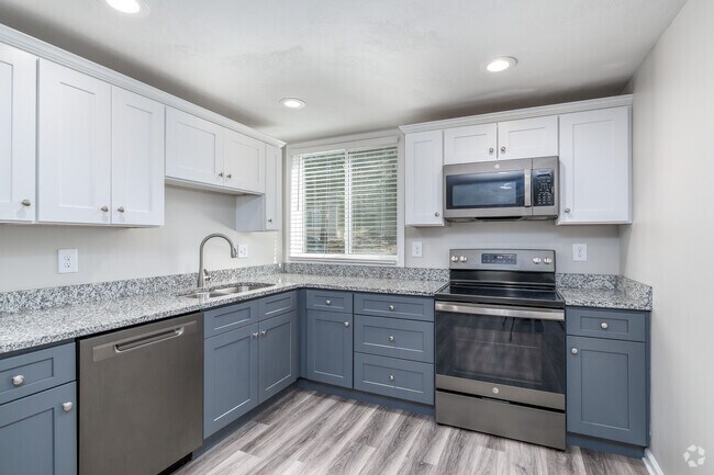 2BR, 1BA - 850SF - Kitchen - Clarendon Heights