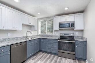 2BR, 1BA - 850SF - Kitchen - Clarendon Heights