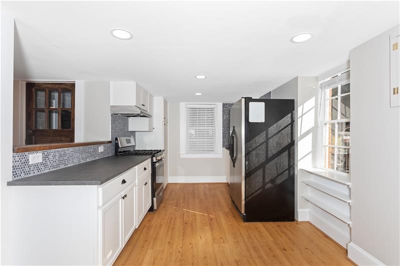 Primary Photo - 409 Oakland St
