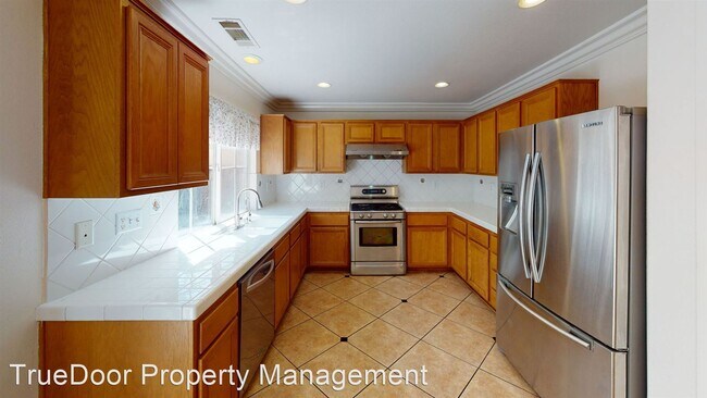 Foto del edificio - 5 br, 4 bath House - 2445 N Cameo Ct
