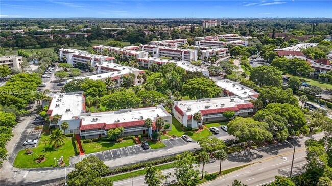 Foto del edificio - 3501 Inverrary Dr