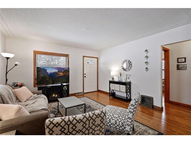 Building Photo - 3400 N Upton Ave