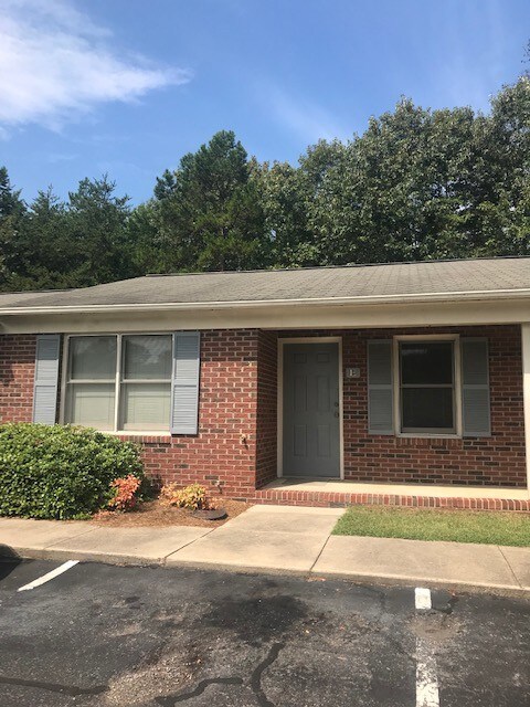 Foto principal - 3024 Sherrill Ave