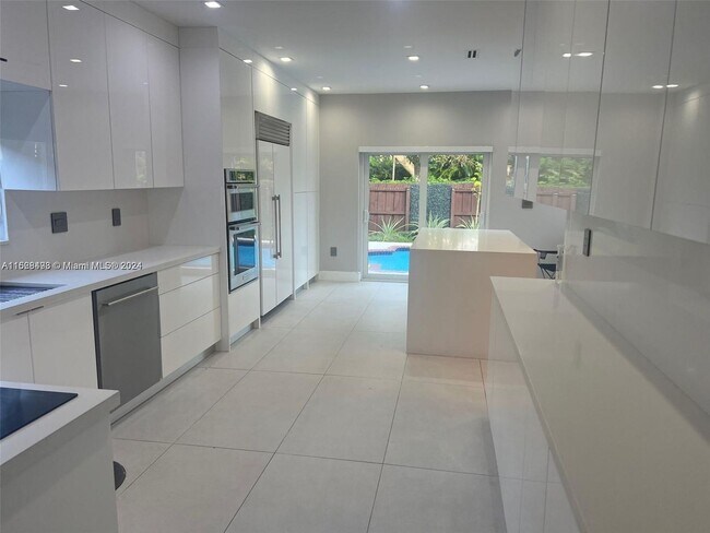 Building Photo - 14301 SW 130th Avenue, Miami, FL 33186
