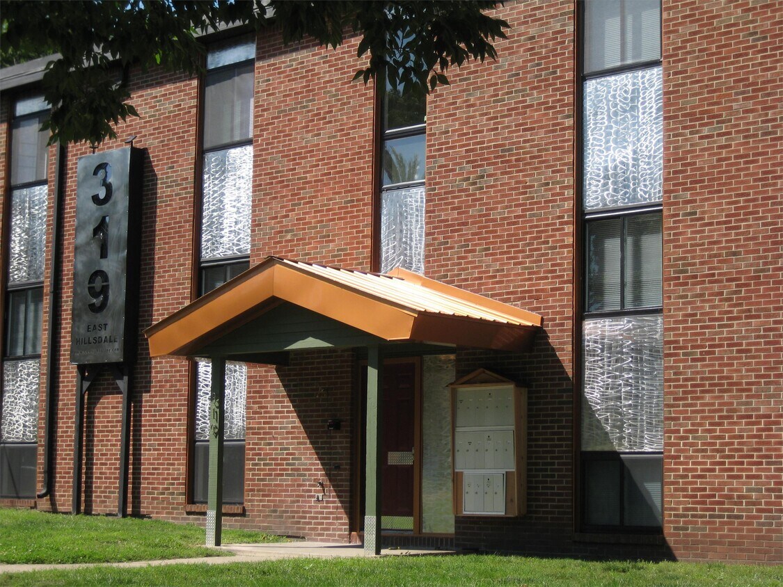 319 E Hillsdale St Unit 1, Lansing, MI 48933 Room for Rent in Lansing
