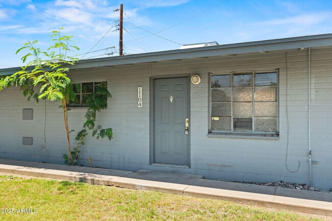 Building Photo - 1102 S Stratton Ln