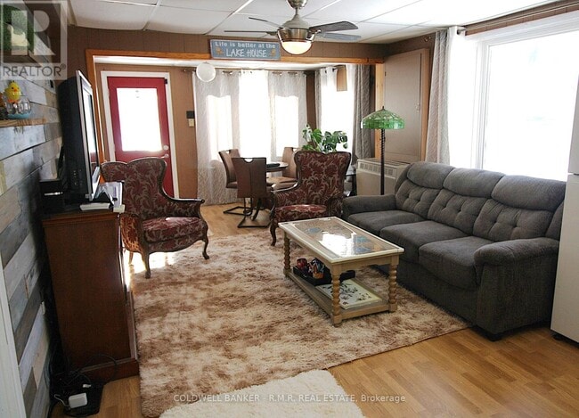 Building Photo - 7 Leaf St