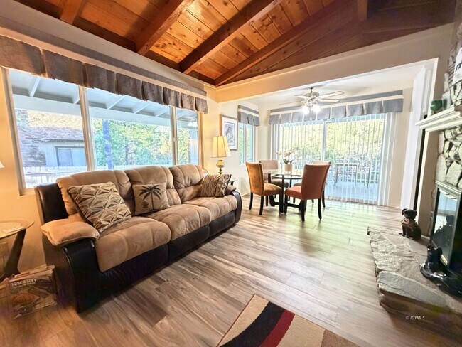 Building Photo - Perfect Long Term Home Close to Town