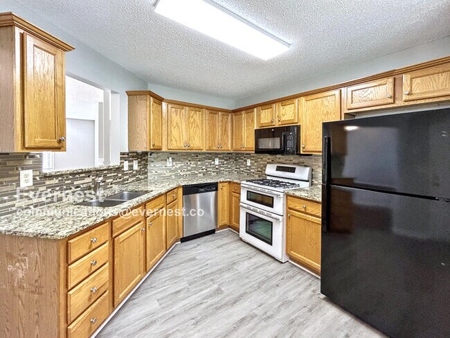 Foto del edificio - 619 Brooks Rd