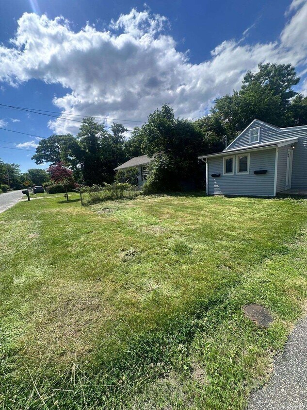Primary Photo - 47 Shore Dr
