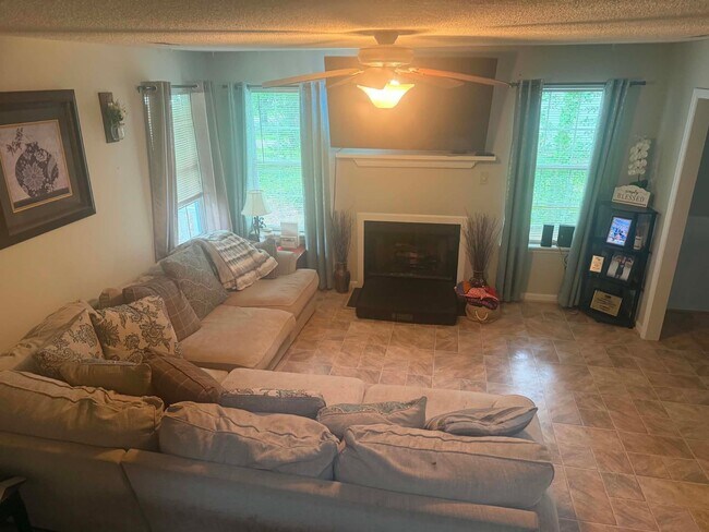 Foto del edificio - 1112 Cotten Farm Dr