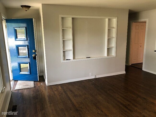 Building Photo - 3 br, 1 bath House - 102 S. Pierce