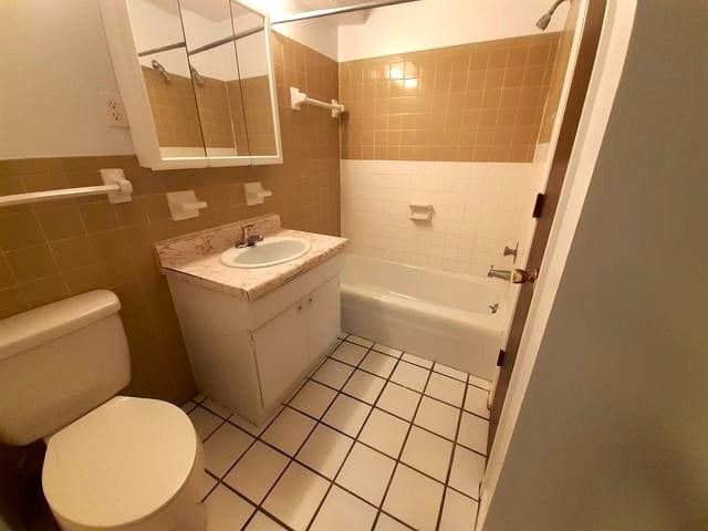 Bathroom - 1033 Southpark Dr