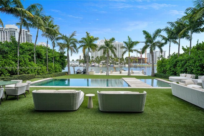 Foto del edificio - 5501 Pine Tree Dr
