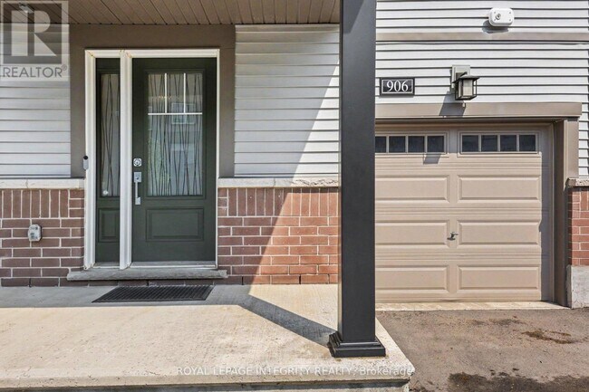Building Photo - 906 Lixnaw Ct