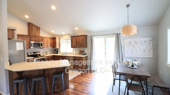 Building Photo - 55659 Swan Rd