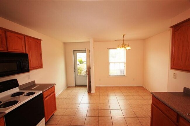 Foto del edificio - 601 Sherard Cir