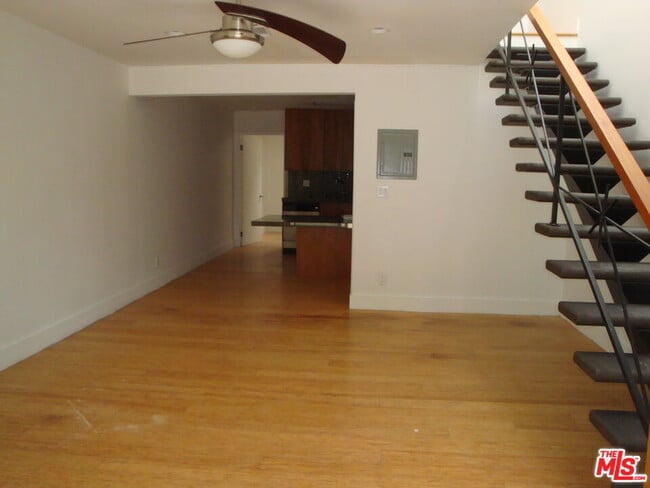 Foto del edificio - 4515 McConnell Ave