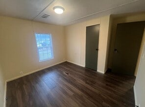 Building Photo - 927 5th Ave SW