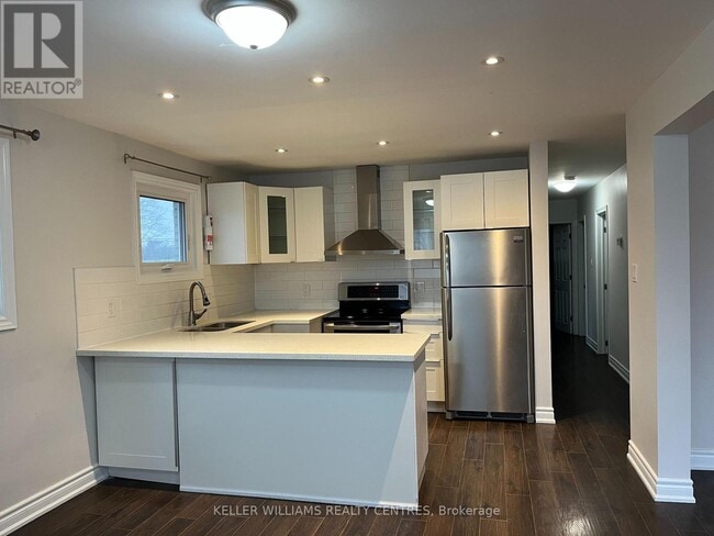 Building Photo - 211 Silverbirch Dr