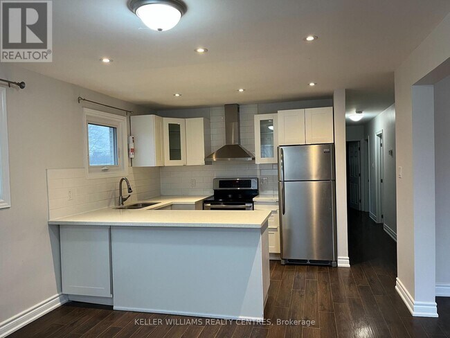 Photo du bâtiment - 211 Silverbirch Dr