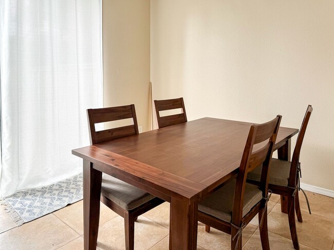 Foto del edificio - 2 Bedroom, 2.5 Bath Two-Story Townhome in ...