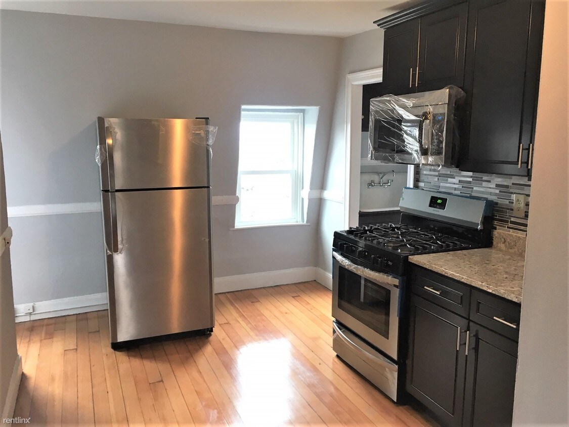 Primary Photo - 241 Wickenden St