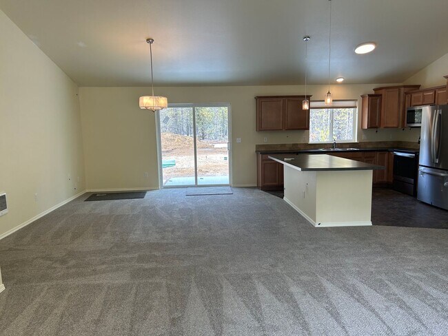 Building Photo - Brand New Home
