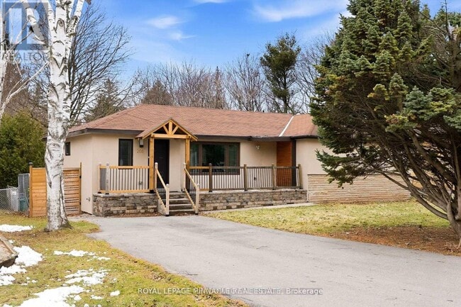 Building Photo - 208 Glen Oak Dr