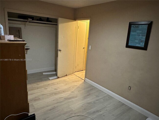 Foto del edificio - 8425 Windsor Dr