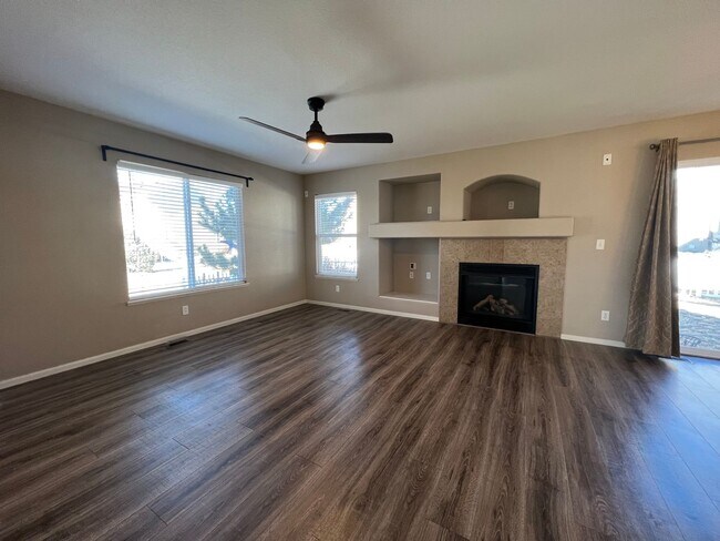 Foto del edificio - Beautiful 3 Bdrm, 2.5 bath Home in quiet neighborhood