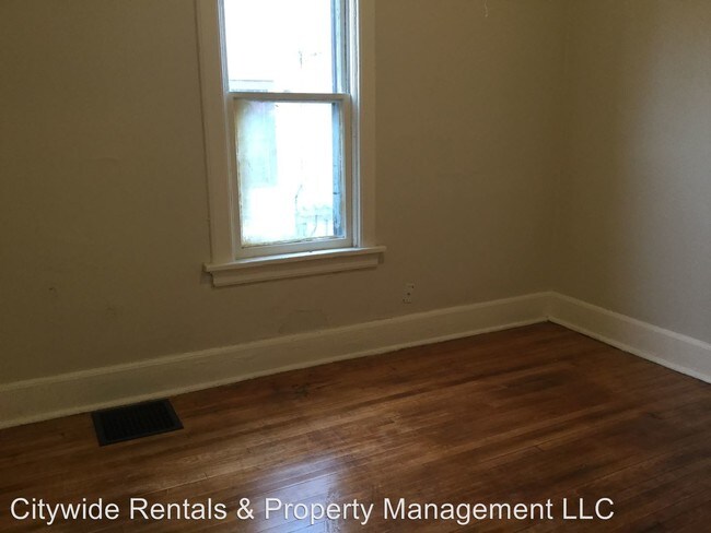 Foto del edificio - 418-420 E Chambers St